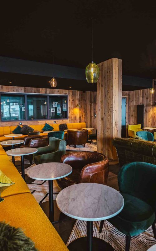 Hotel Fahrenheit 7 Val Thorens bar cocooning cheminee
