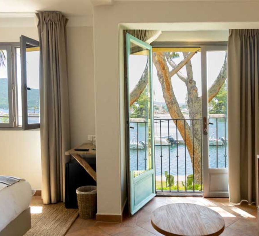 Room or suite for 4 persons with harbor view  - Hotel Casa Santini - Roc Seven| Porto Vecchio
