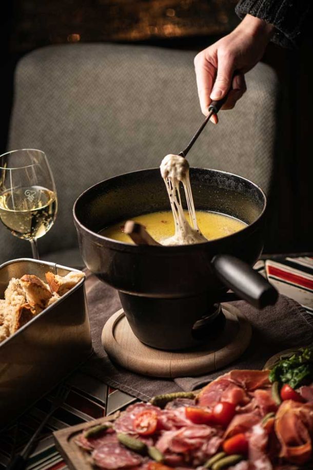 Eat a fondue at le  Zinc - F7 - Restaurant Val Thorens